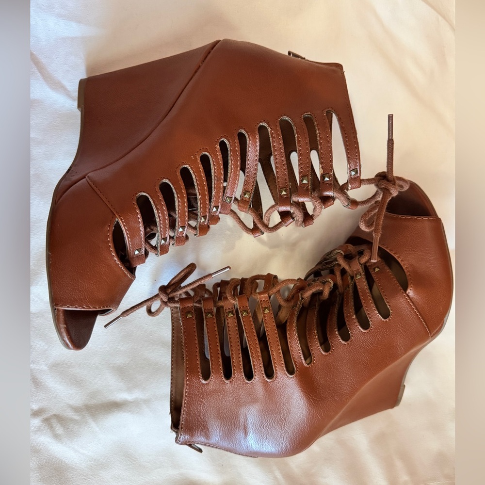 JustFab Size 7 Women’s Brown Lace-Up Wedge Sandals